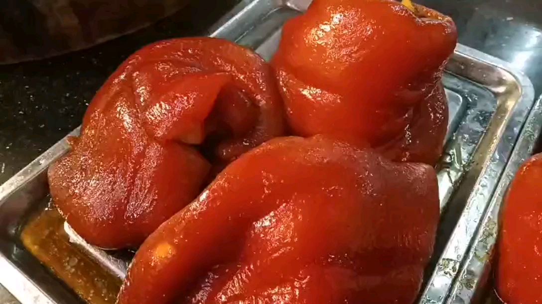 猪脚饭,色泽红润胶质多~